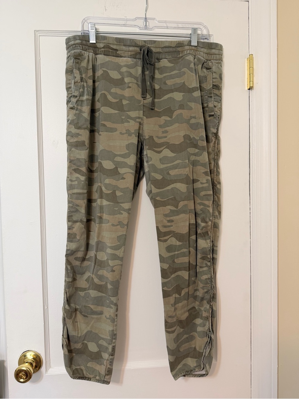 Women’s Camo Jogger Pants - Olive Green